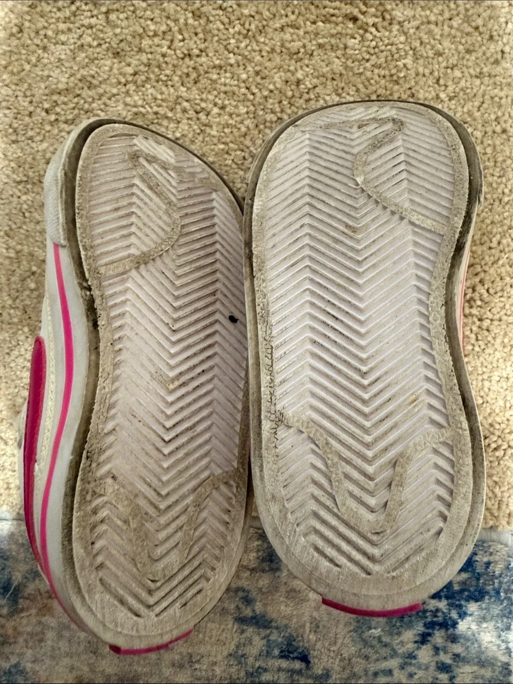 Nike Toddlers 7C White Sneakers with Pink Swoosh